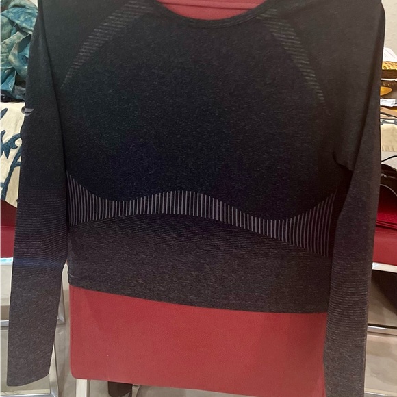NWOT FABLETICS ACTIVE TOP L/S - Picture 4 of 4